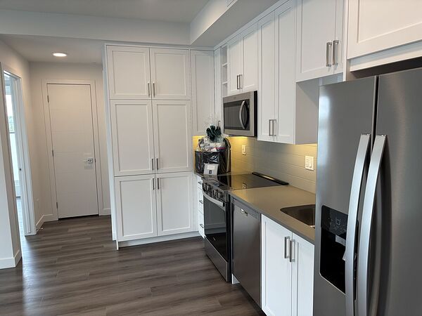 Calgary 2 bedrooms Condo Unit for rent. Property photo: 753460-2