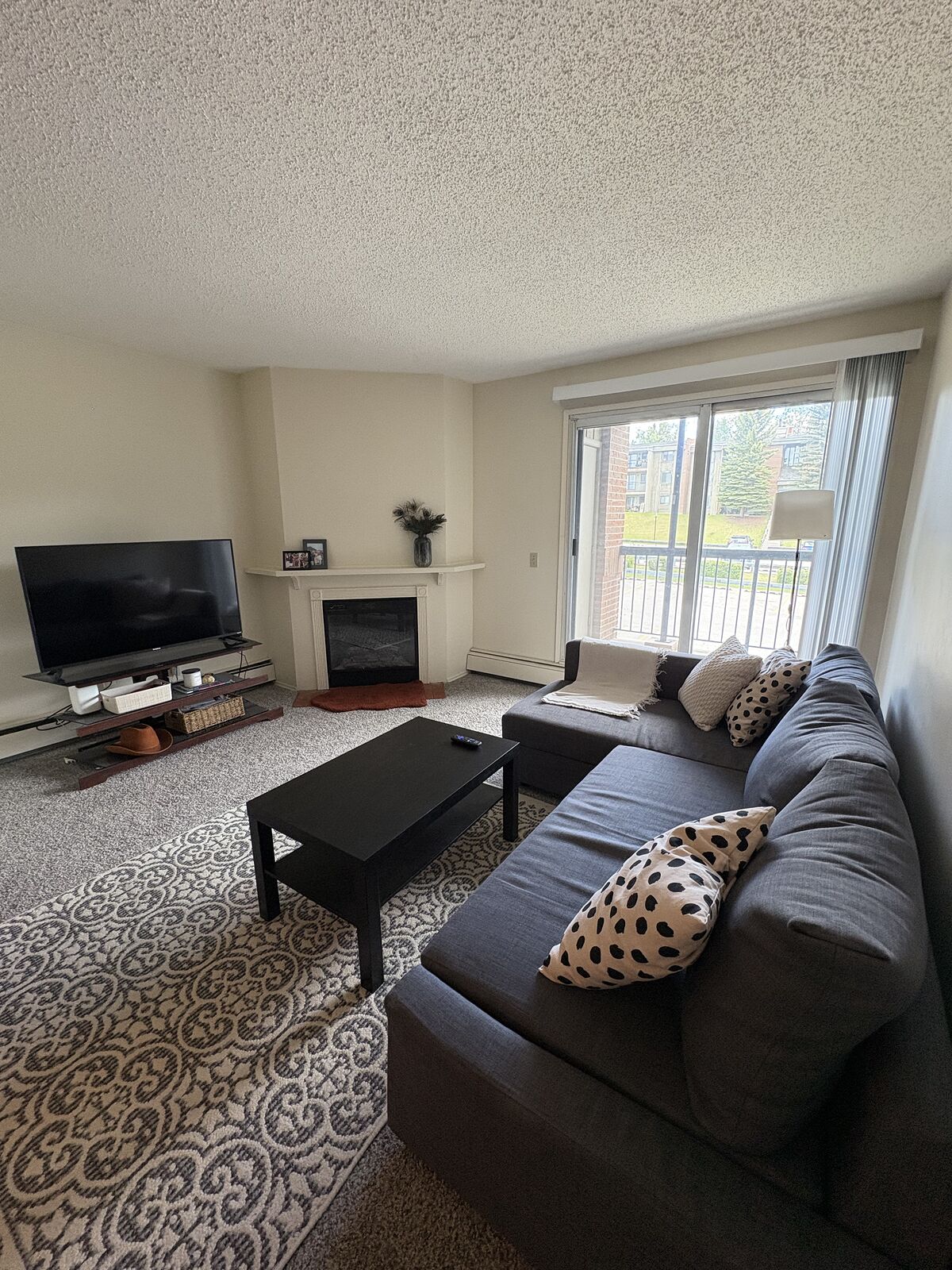 Calgary 2 bedrooms Room For Rent for rent. Property photo: 753485-1