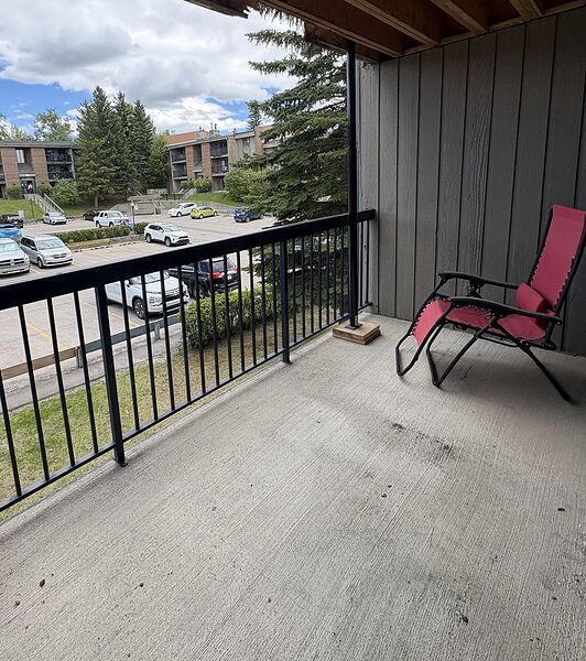 Calgary 2 bedrooms Room For Rent for rent. Property photo: 753485-2