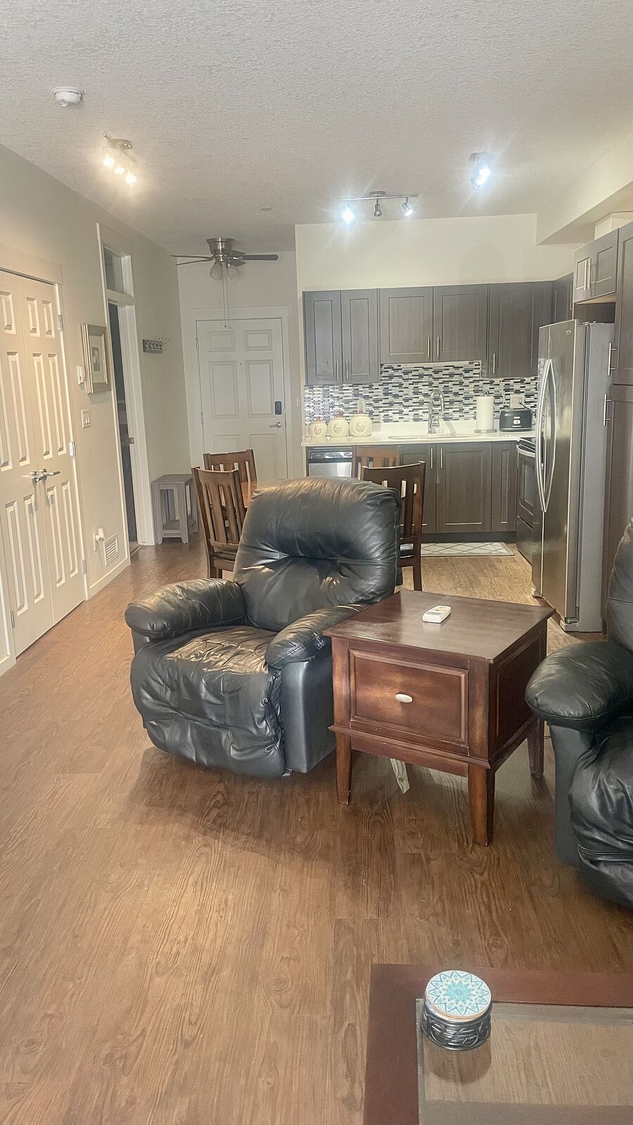 Calgary 2 bedrooms Condo Unit for rent. Property photo: 753518-1