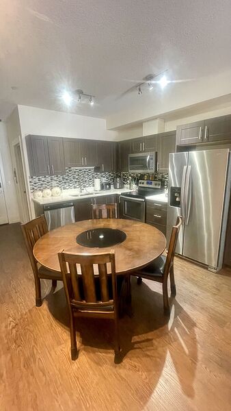 Calgary 2 bedrooms Condo Unit for rent. Property photo: 753518-2