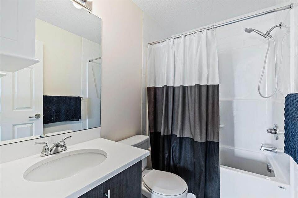 Calgary 2 bedrooms Condo Unit for rent. Property photo: 753521-1