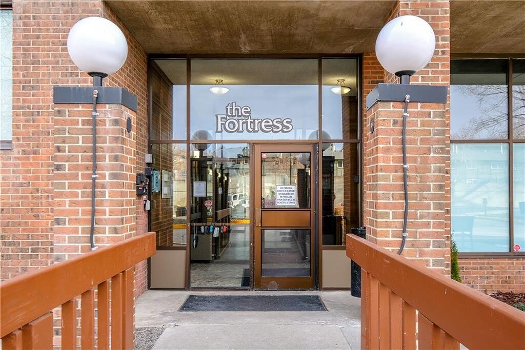 Calgary 2 bedrooms Condo Unit for rent. Property photo: 753522-1