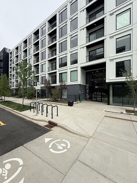 Calgary 2 bedrooms Condo Unit for rent. Property photo: 753667-2