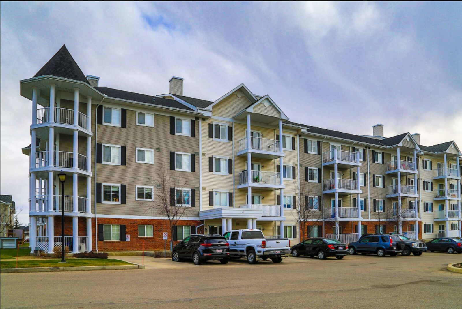 Calgary 2 bedrooms Condo Unit for rent. Property photo: 753683-1