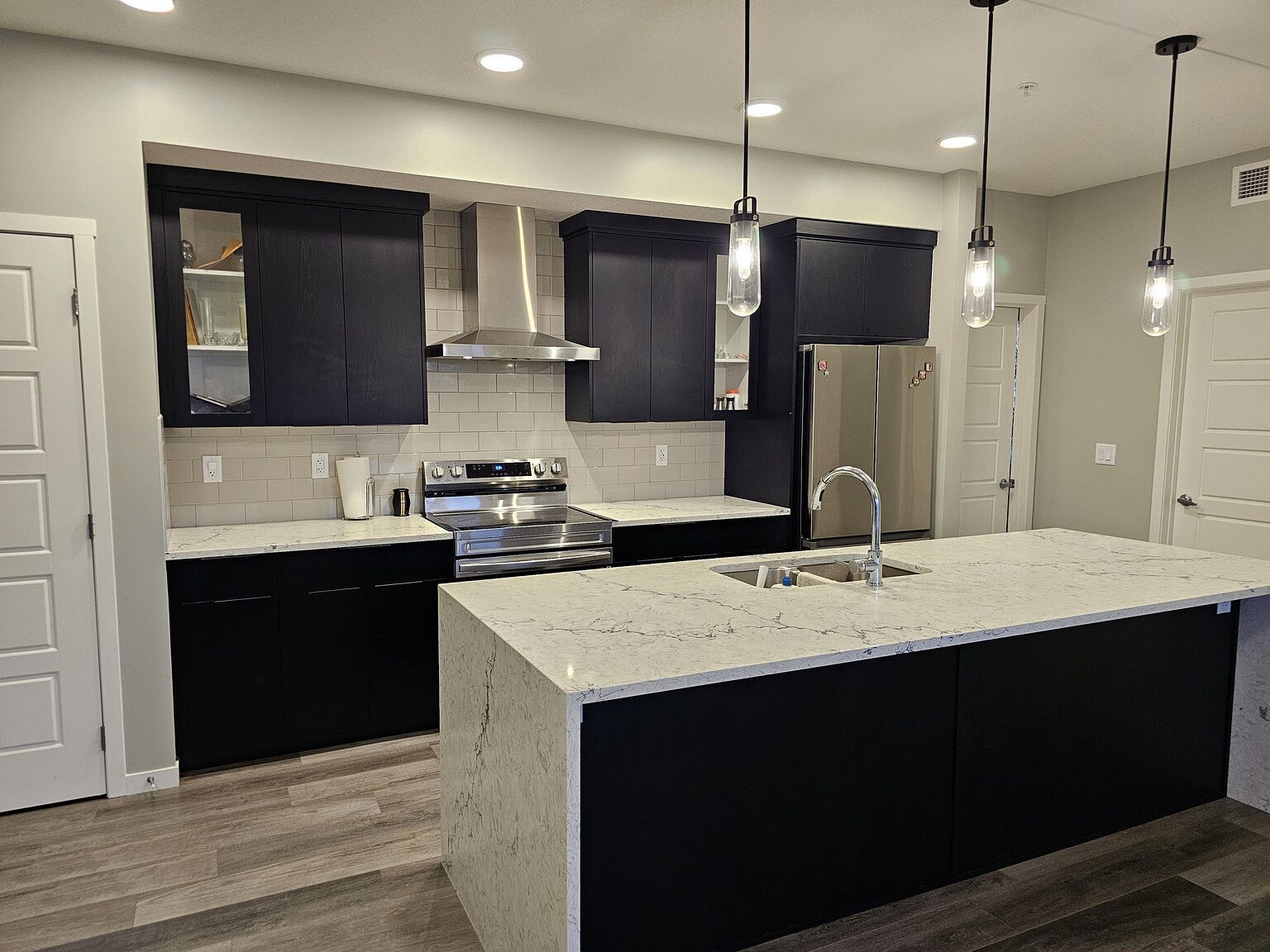 Calgary 2 bedrooms Condo Unit for rent. Property photo: 753691-1