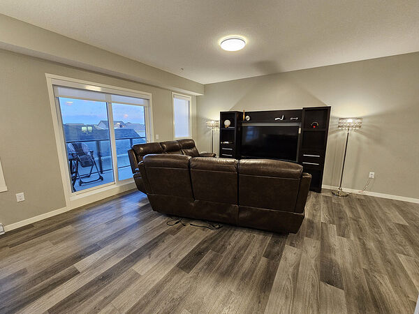 Calgary 2 bedrooms Condo Unit for rent. Property photo: 753691-3