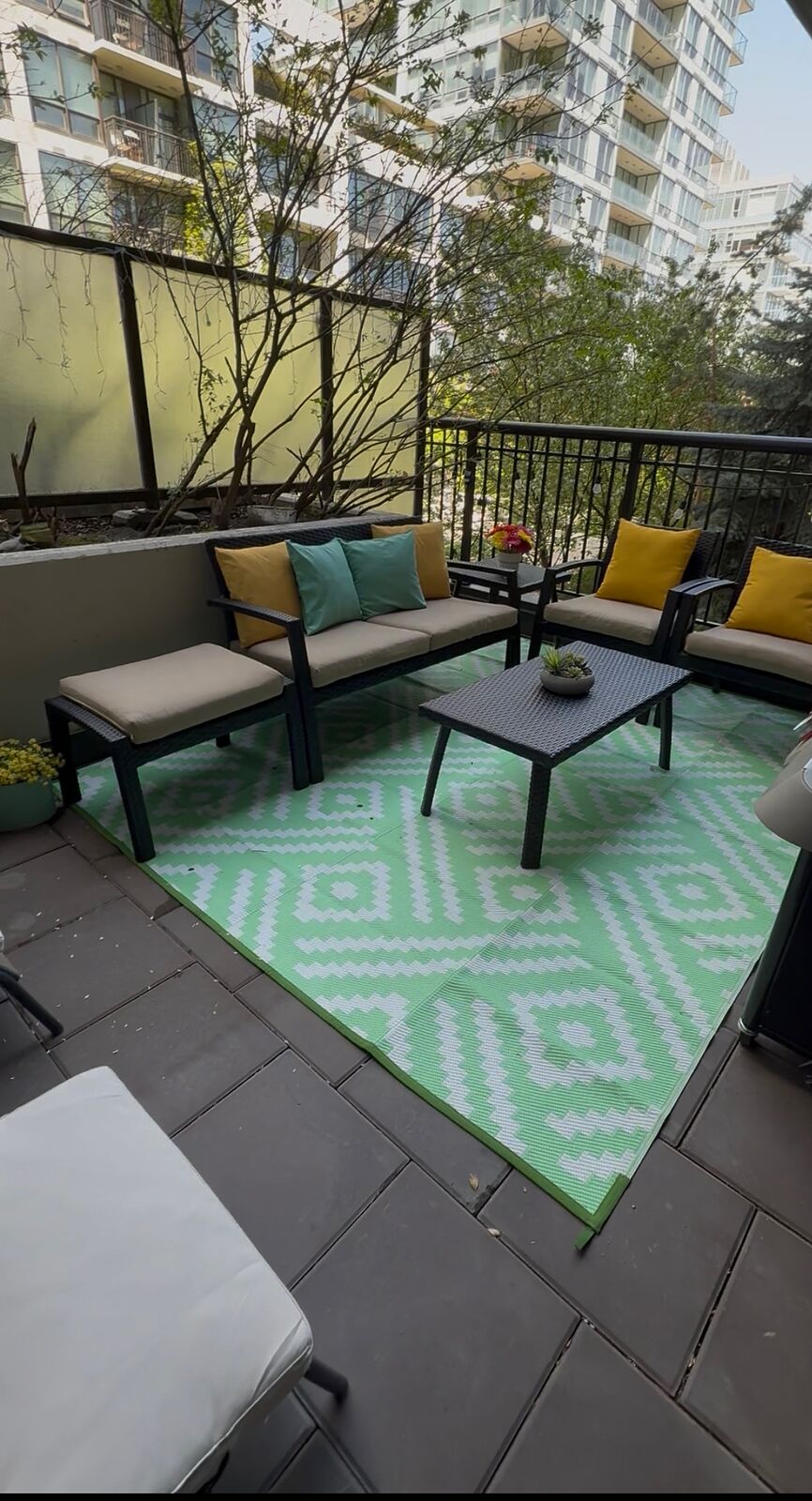 Calgary 2 + Den bedrooms Condo Unit for rent. Property photo: 753719-1