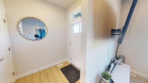Calgary 3 + Den bedrooms Main Floor for rent. Property photo: 753725-2