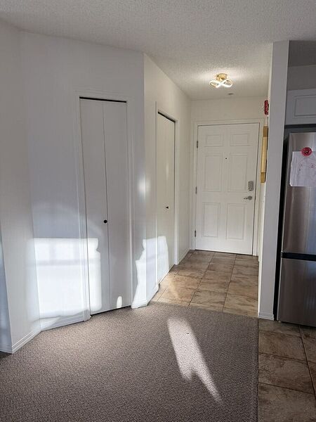 Calgary 1 + Den bedrooms Condo Unit for rent. Property photo: 753769-2