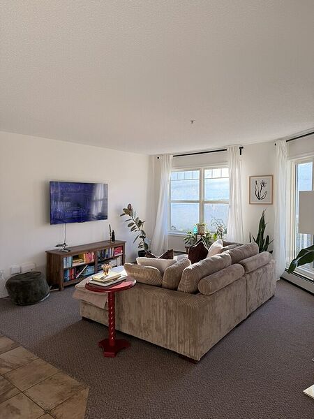 Calgary 1 + Den bedrooms Condo Unit for rent. Property photo: 753769-3