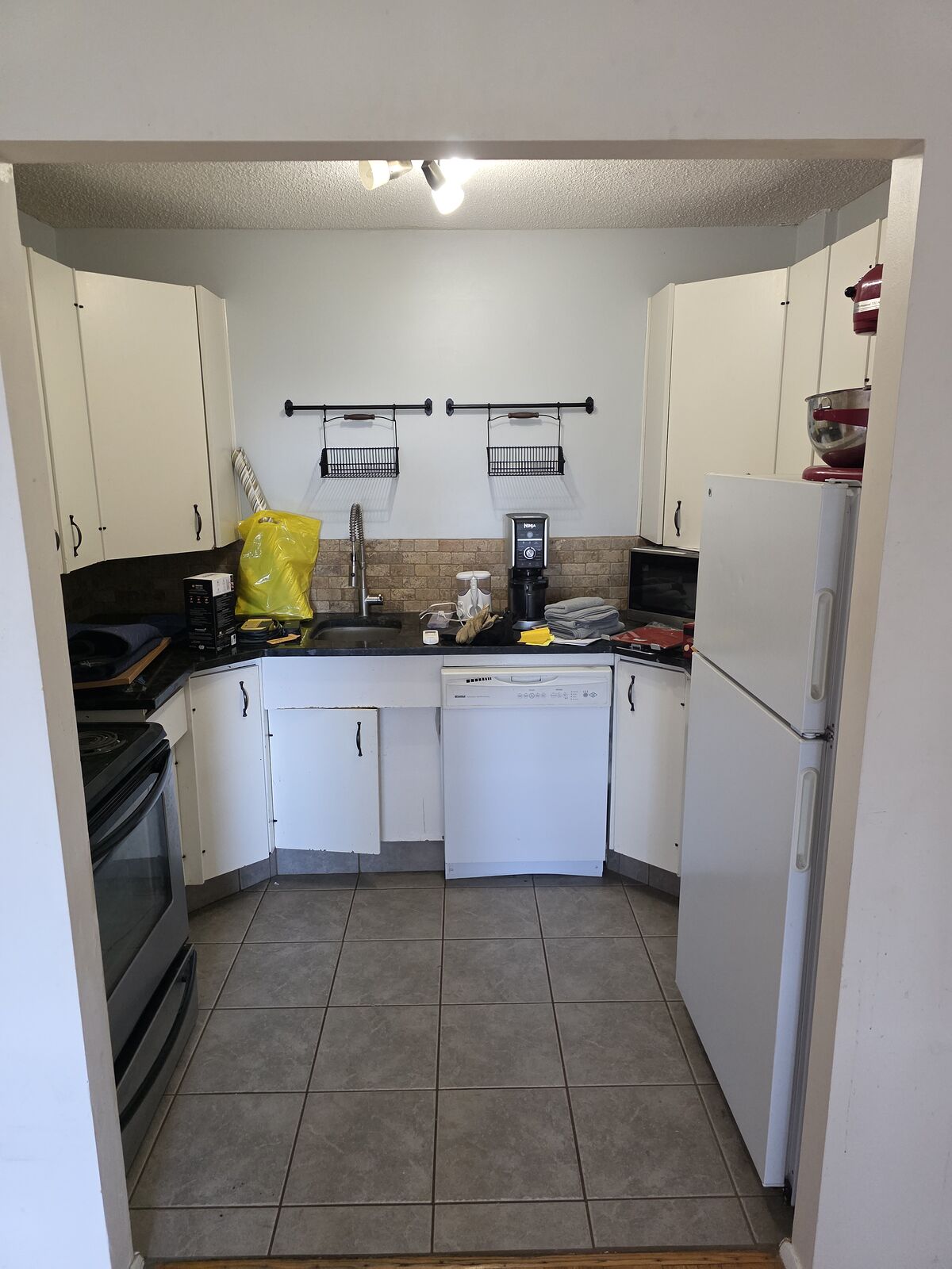 Calgary 1 bedroom Apartment for rent. Property photo: 753783-1