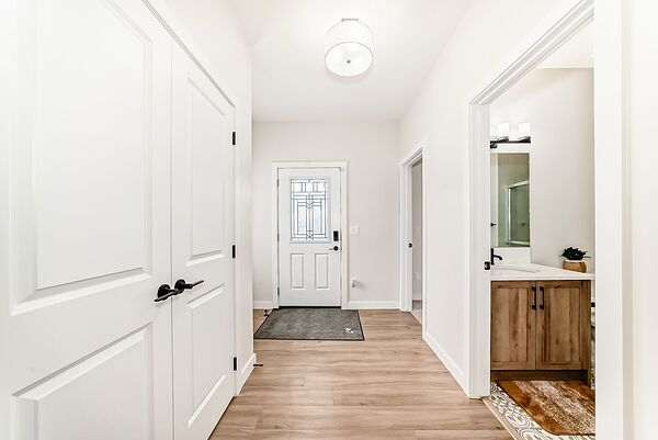 Calgary 4 bedrooms House for rent. Property photo: 753812-3