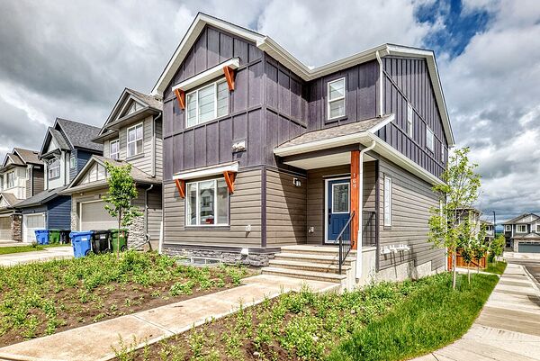 Calgary 4 bedrooms House for rent. Property photo: 753812-2