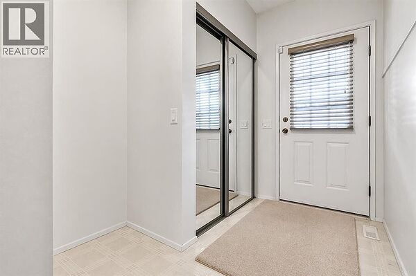 Calgary 2 + Den bedrooms Townhouse for rent. Property photo: 753840-2