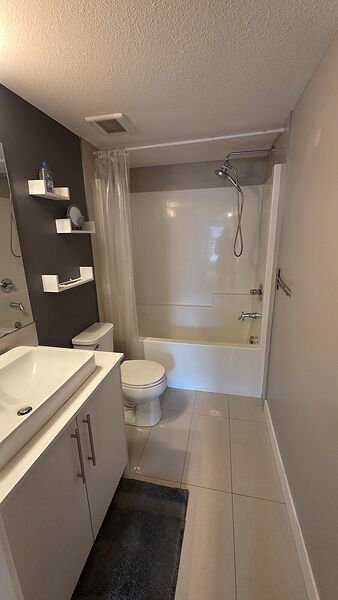 Calgary 2 bedrooms Condo Unit for rent. Property photo: 753853-3