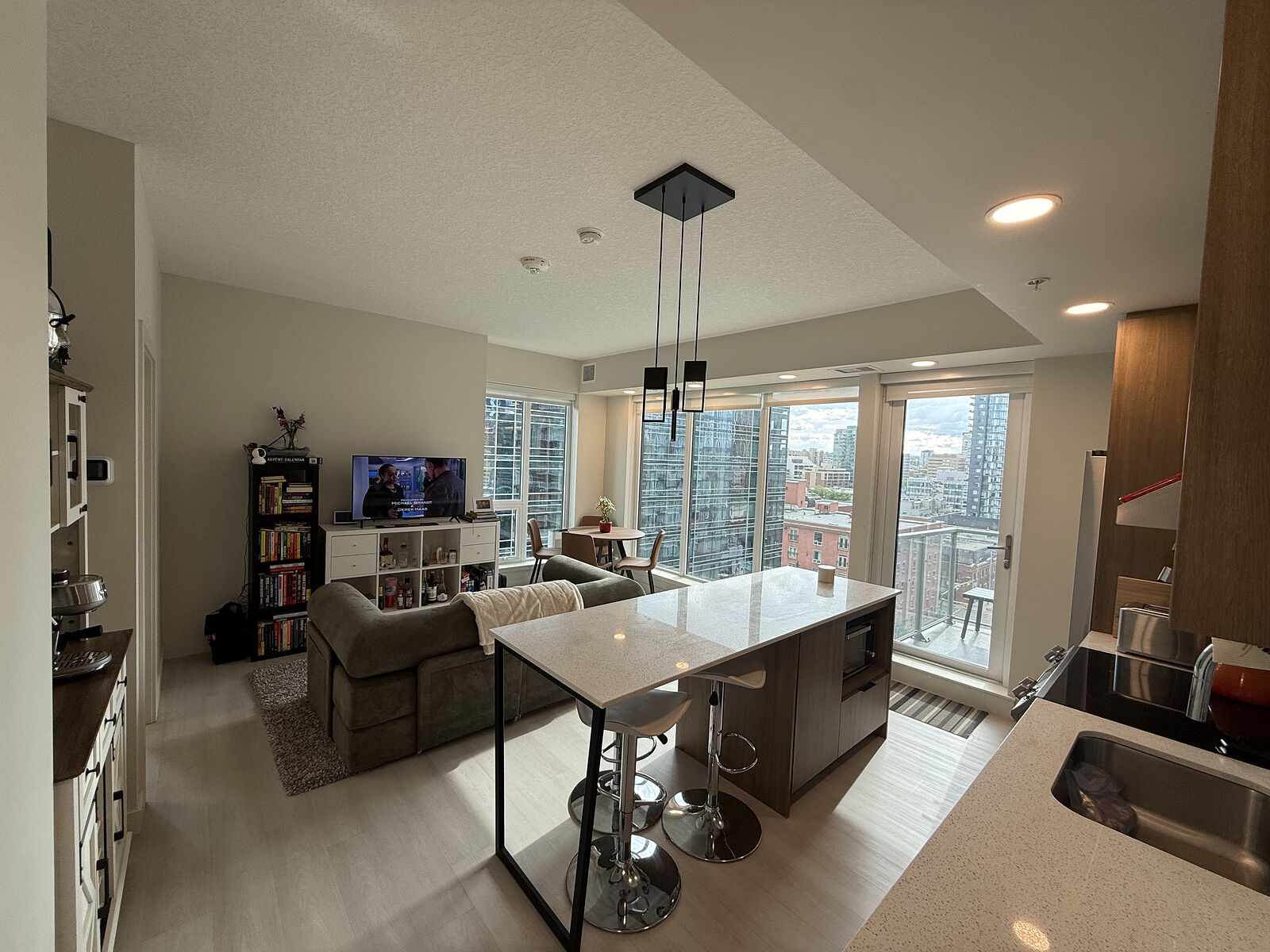 Calgary 2 bedrooms Other for rent. Property photo: 753858-1