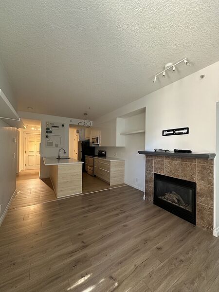 Calgary 1 bedroom Condo Unit for rent. Property photo: 753889-3