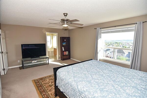 Calgary 4 bedrooms House for rent. Property photo: 753949-3