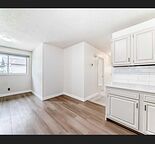 Pet friendly 3 bedroom home in north west calgary