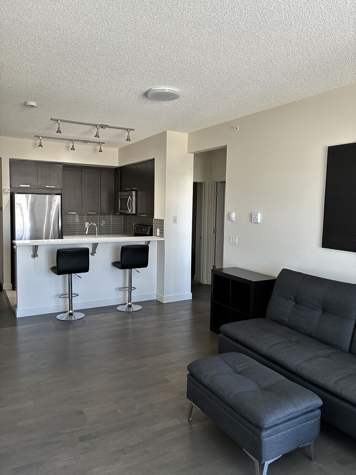 Calgary 2 bedrooms Condo Unit for rent. Property photo: 753987-1