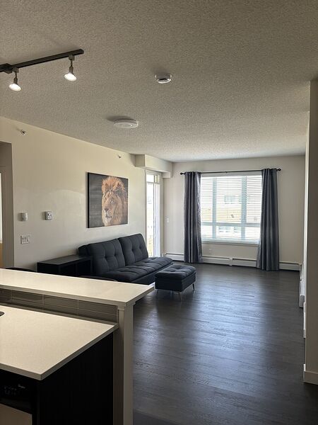 Calgary 2 bedrooms Condo Unit for rent. Property photo: 753987-2