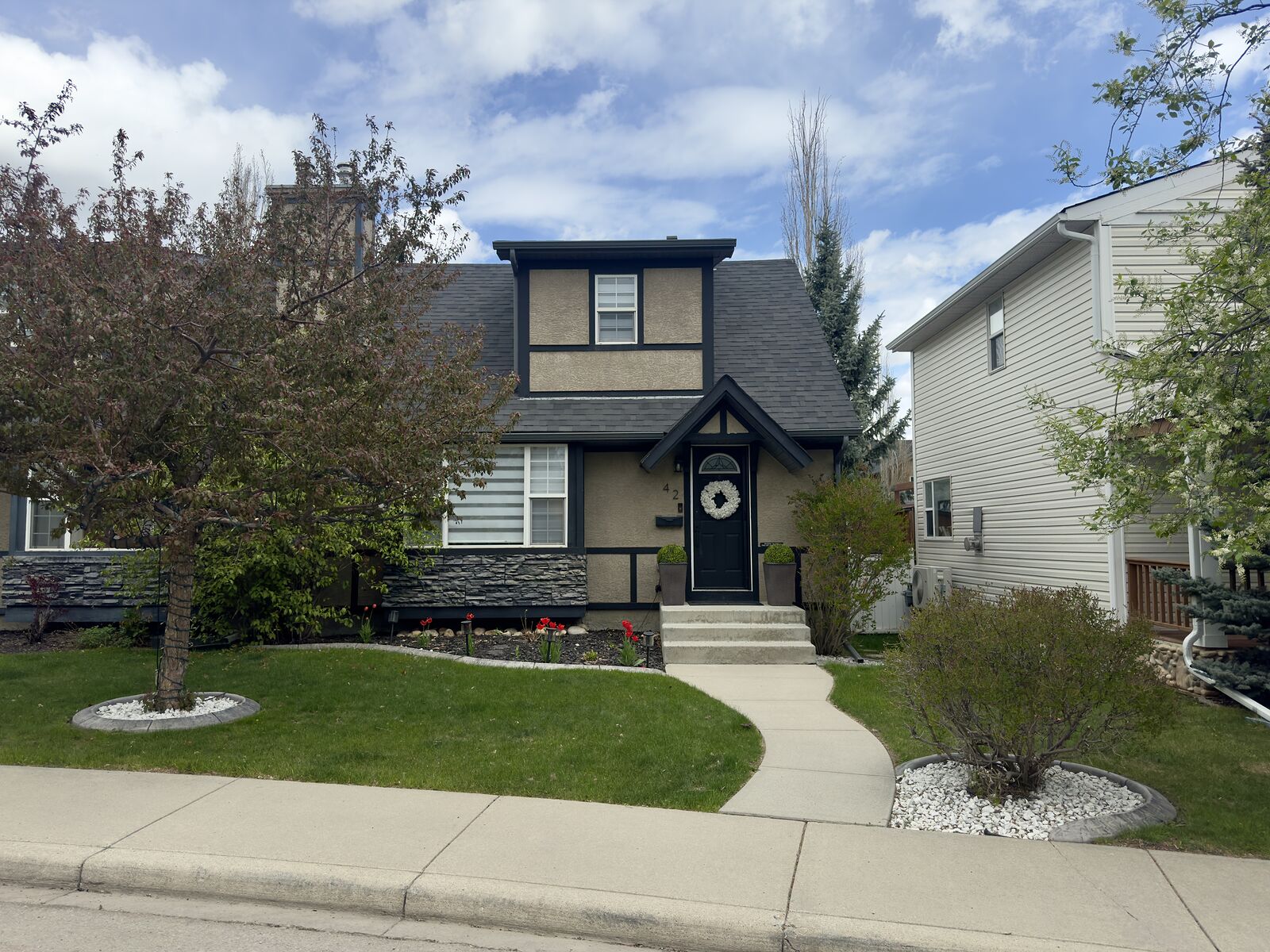 Calgary 2 bedrooms Duplex for rent. Property photo: 754013-1