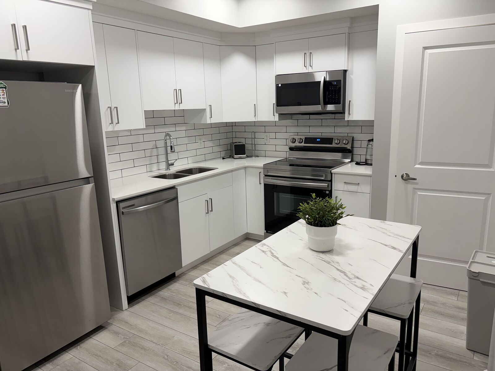 Calgary 2 bedrooms Basement for rent. Property photo: 754029-1