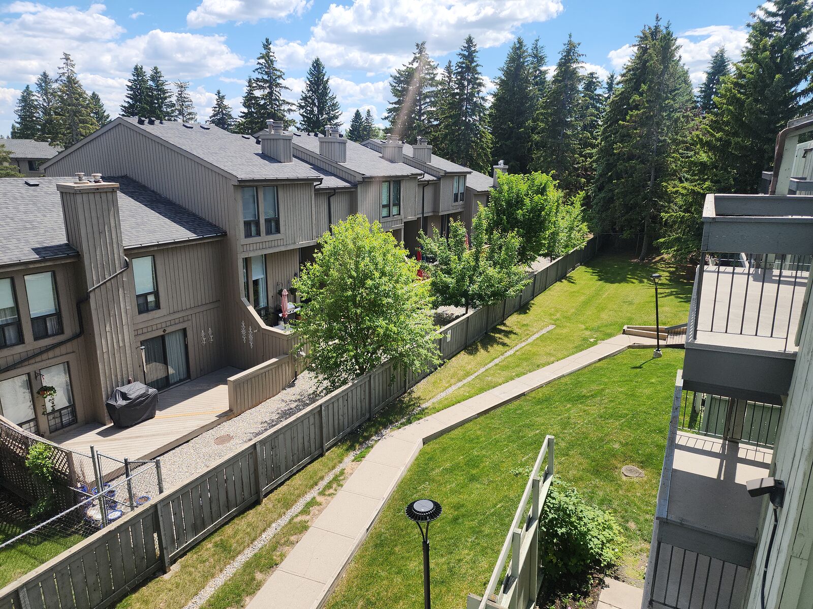 Calgary 3 bedrooms Condo Unit for rent. Property photo: 754039-1