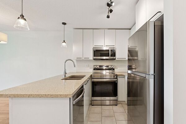 Calgary 1 bedroom Condo Unit for rent. Property photo: 754179-3