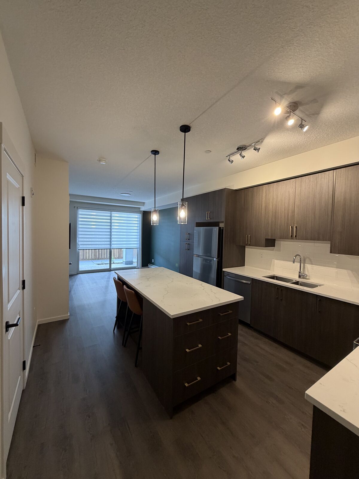 Calgary 2 bedrooms Condo Unit for rent. Property photo: 754188-1