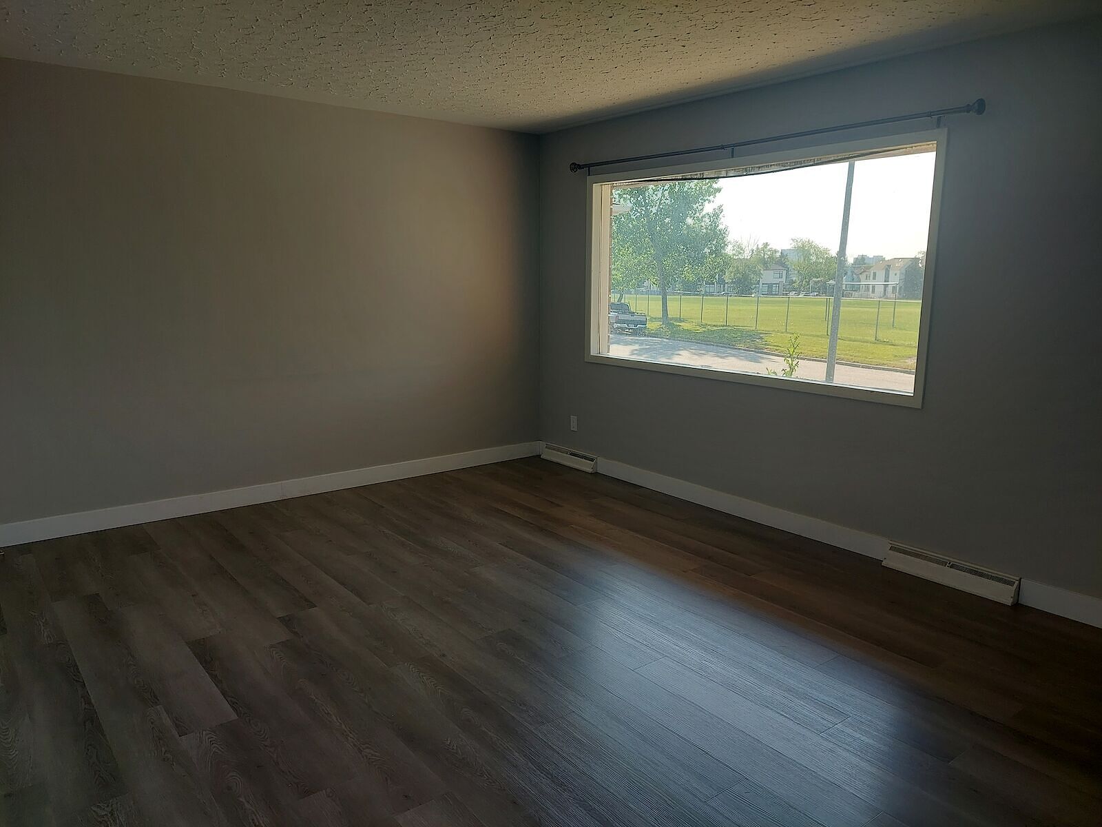 Calgary 4 bedrooms House for rent. Property photo: 754304-1