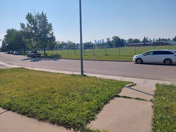 Calgary 4 bedrooms House for rent. Property photo: 754304-2