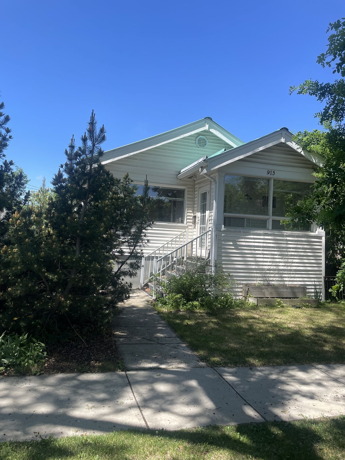 Calgary 4 bedrooms House for rent. Property photo: 754391-1