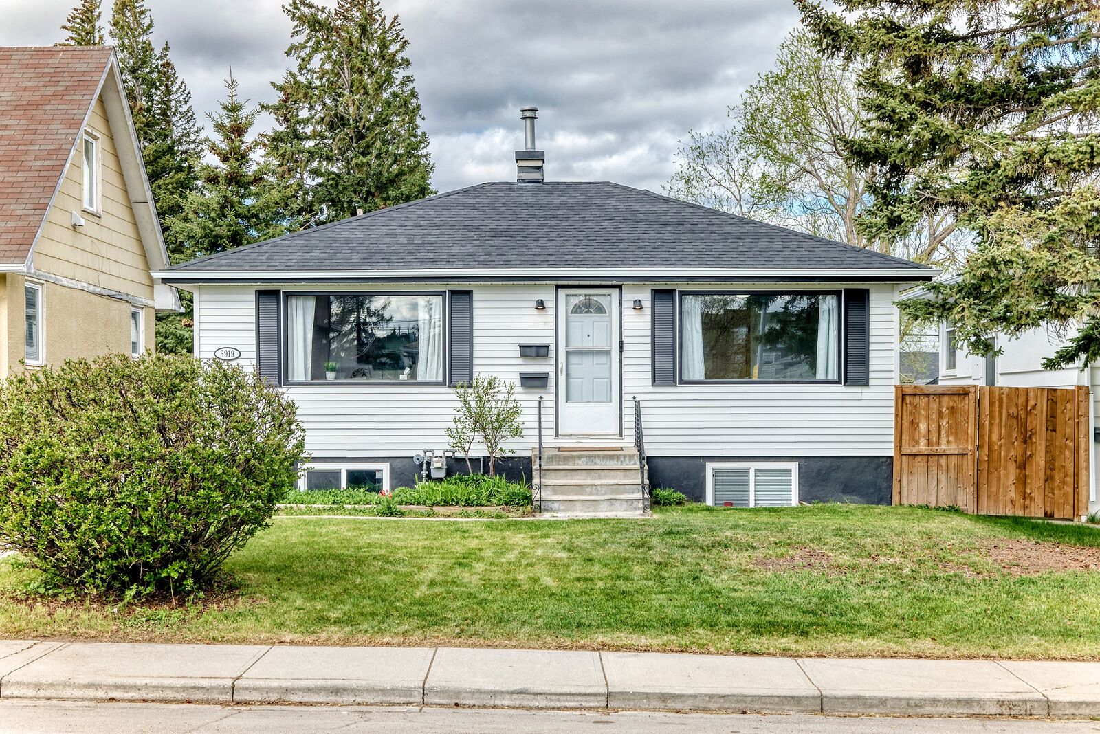 Calgary 2 bedrooms Main Floor for rent. Property photo: 754417-1