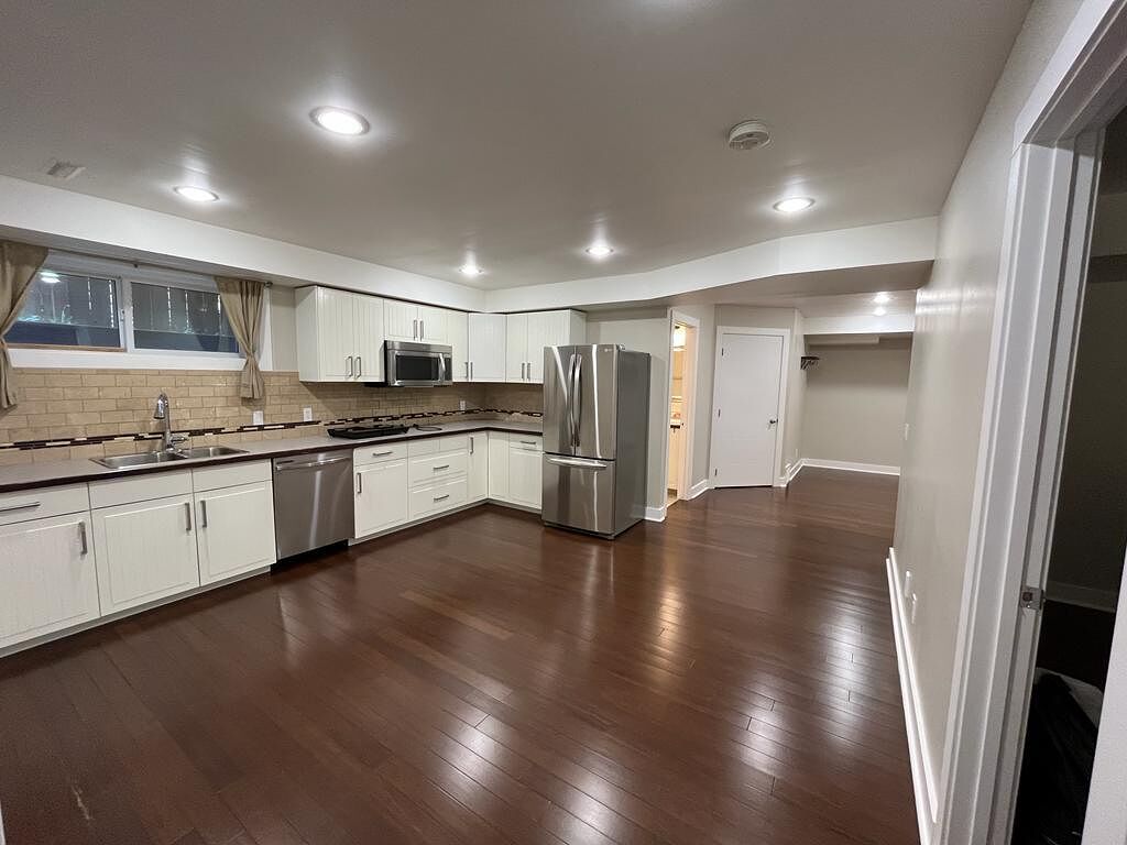 Calgary 2 bedrooms Basement for rent. Property photo: 754473-1
