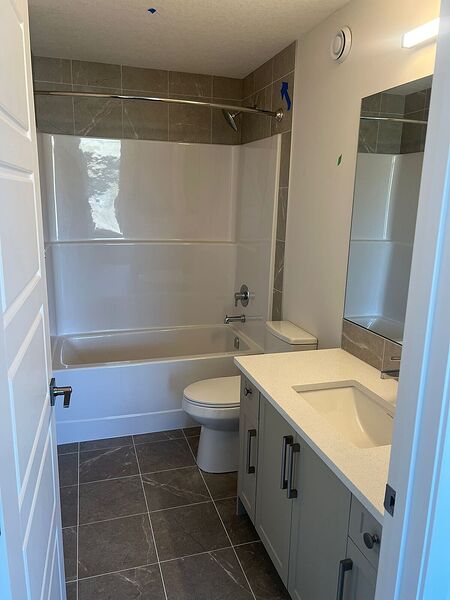 Calgary 4 bedrooms House for rent. Property photo: 754492-3