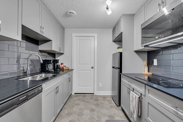Calgary 1 bedroom Basement for rent. Property photo: 754502-3