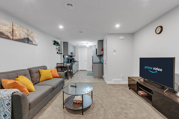 Calgary 1 bedroom Basement for rent. Property photo: 754502-2