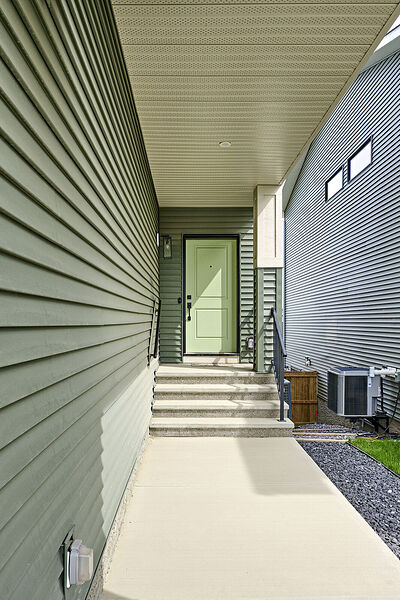 Calgary 4 bedrooms House for rent. Property photo: 754503-3