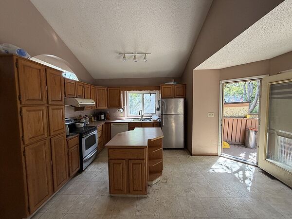 Calgary 3 + Den bedrooms House for rent. Property photo: 754513-3
