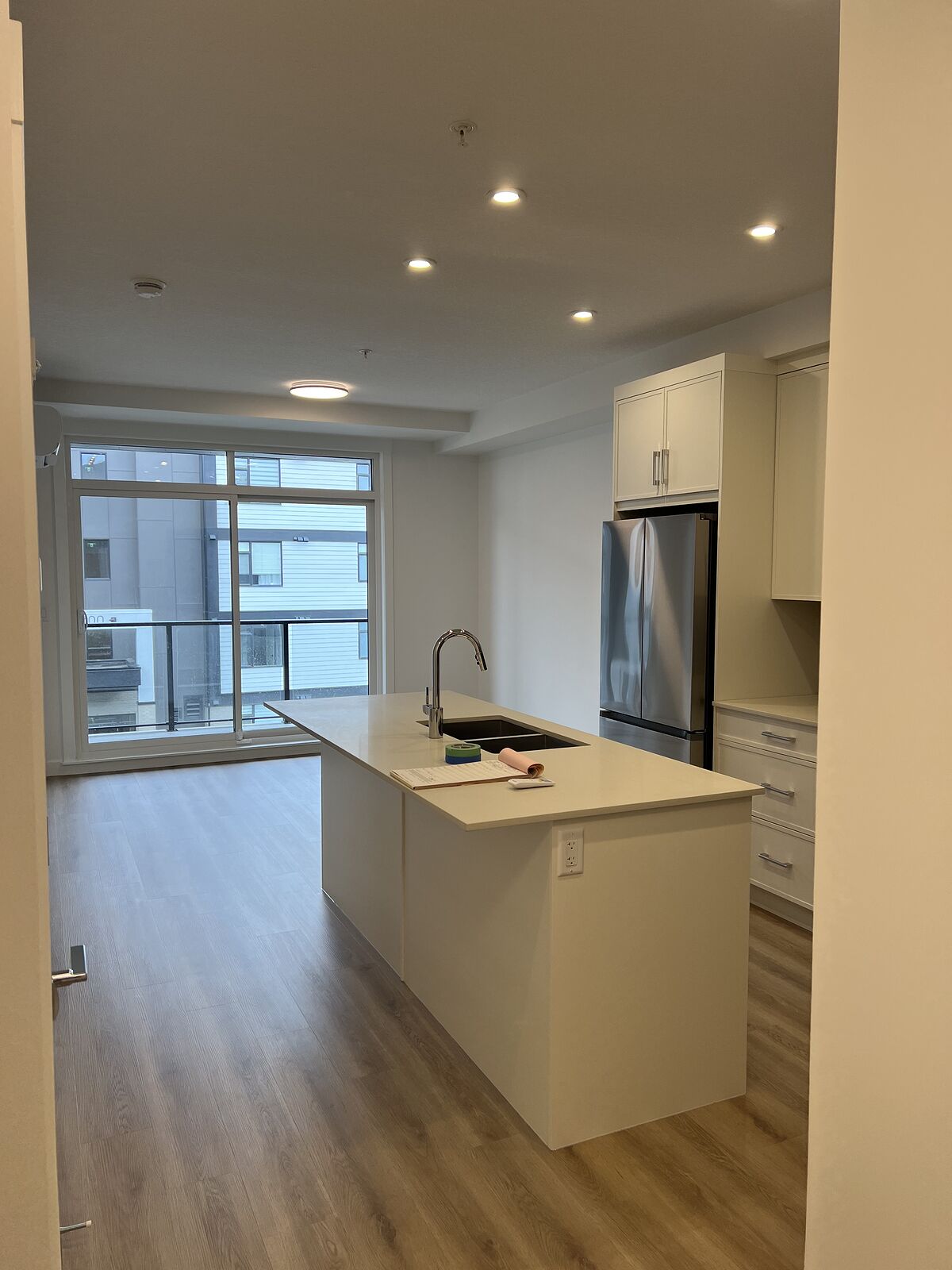 Calgary 2 bedrooms Condo Unit for rent. Property photo: 754524-1