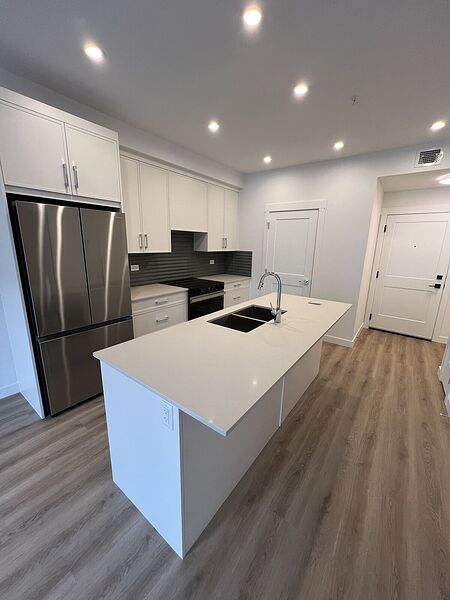Calgary 2 bedrooms Condo Unit for rent. Property photo: 754524-3