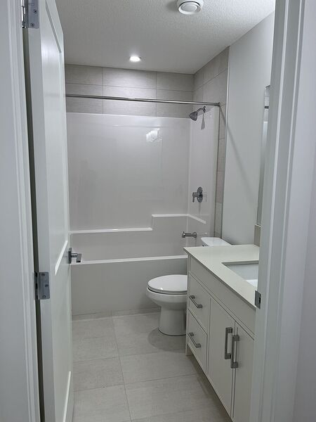 Calgary 2 bedrooms Condo Unit for rent. Property photo: 754524-2