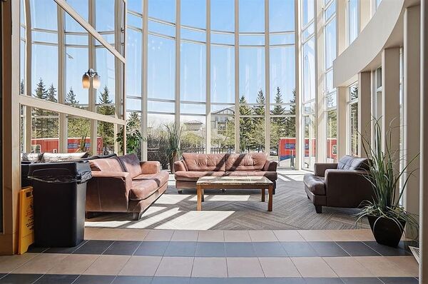 Calgary 2 + Den bedrooms Condo Unit for rent. Property photo: 754574-2