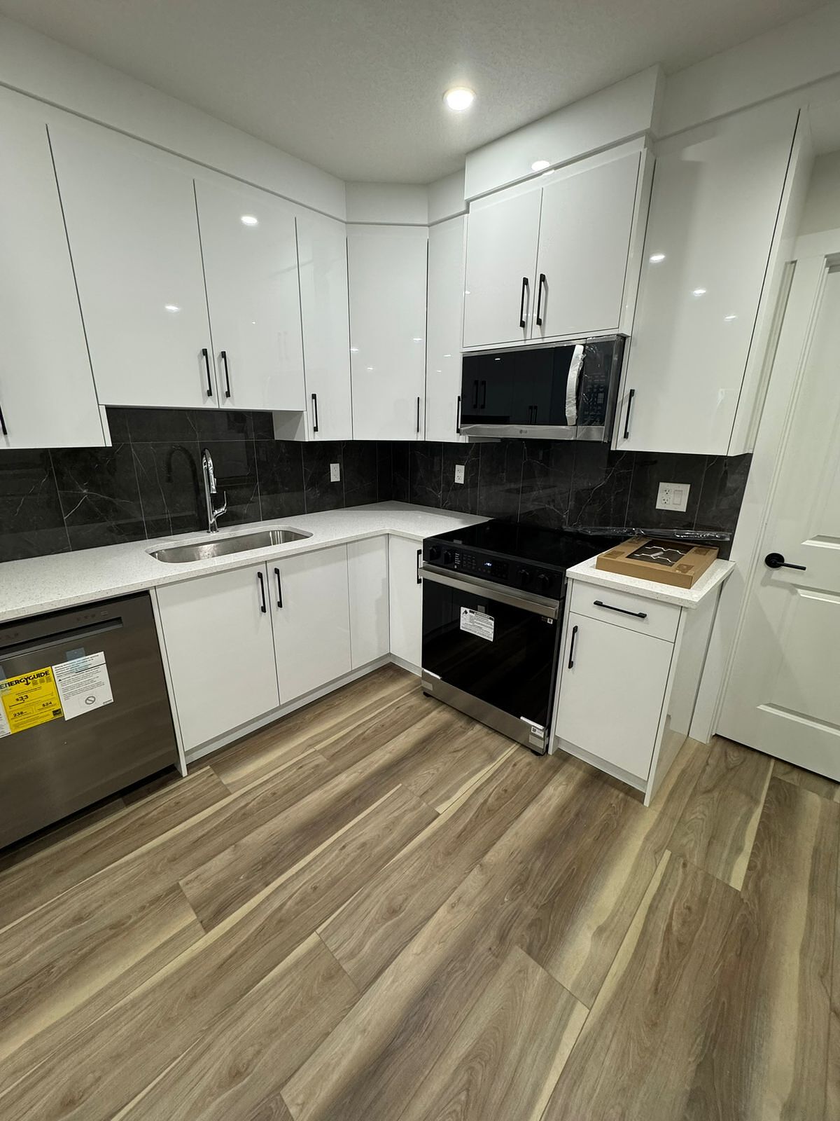 Calgary 2 bedrooms Basement for rent. Property photo: 754628-1
