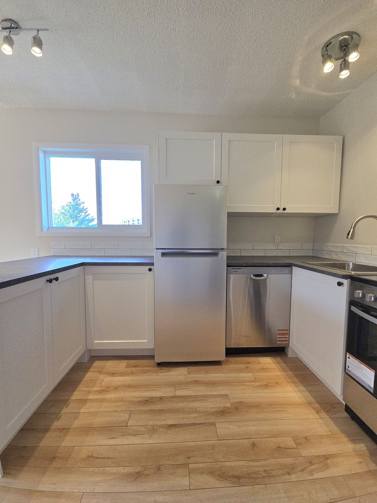 Calgary 1 bedroom Condo Unit for rent. Property photo: 754629-1