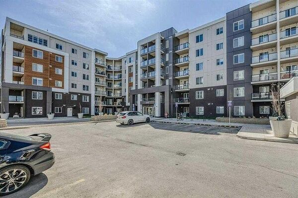 Calgary 1 + Den bedrooms Condo Unit for rent. Property photo: 754697-2