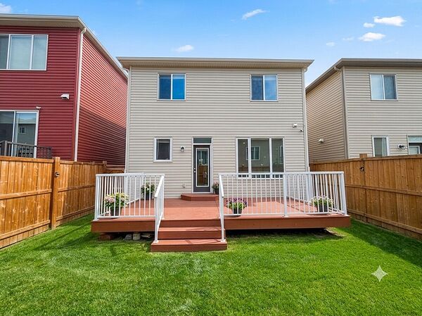 Calgary 4 bedrooms House for rent. Property photo: 754712-2