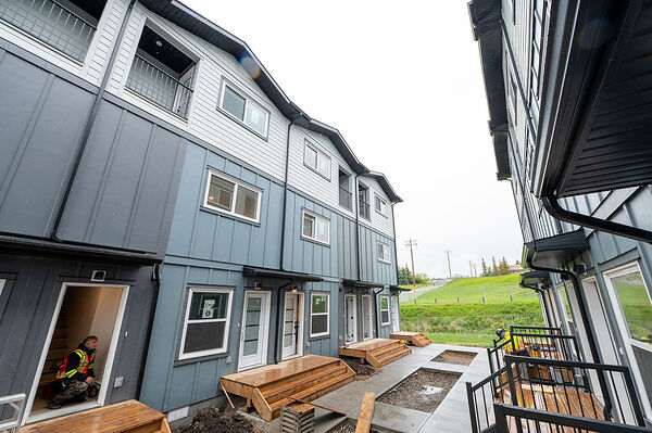 Calgary 3 bedrooms Townhouse for rent. Property photo: 754778-2